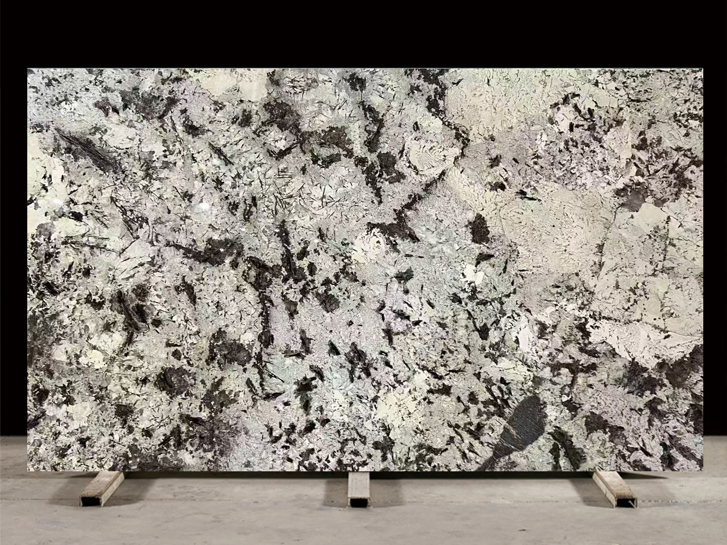 雪山兰-Snow Mountain Orchid Granite-巴西Nahzo Stone-1