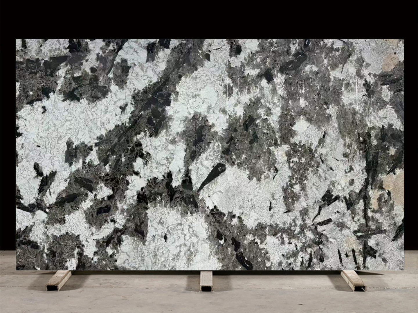 雪山蓝-雪山飞狐-Snow Mountain Quartzite-Marble-Invisible White-巴西-Nahzo Stone-1